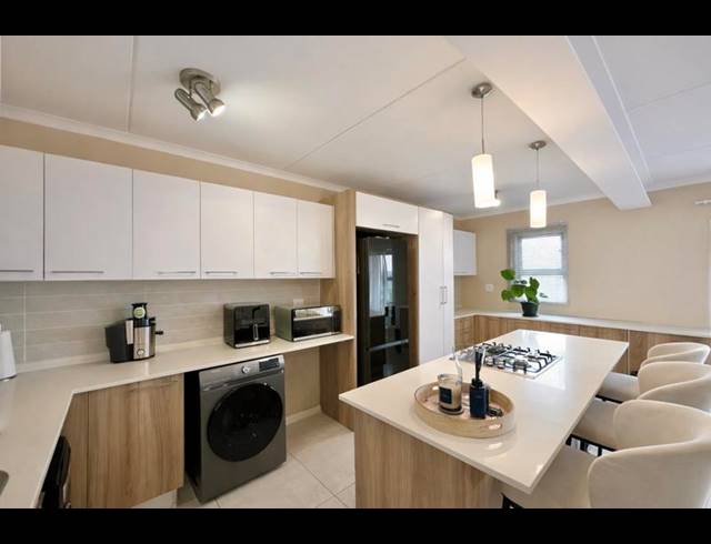 2 BEDROOM APARTMENT FOR SALE IN MODDERFONTEIN